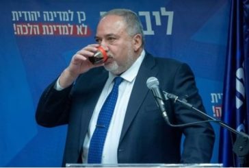 ليبرمان يدعو لقطع المياه والغذاء والوقود عن غزة اذا رفضت حماس الصفقة