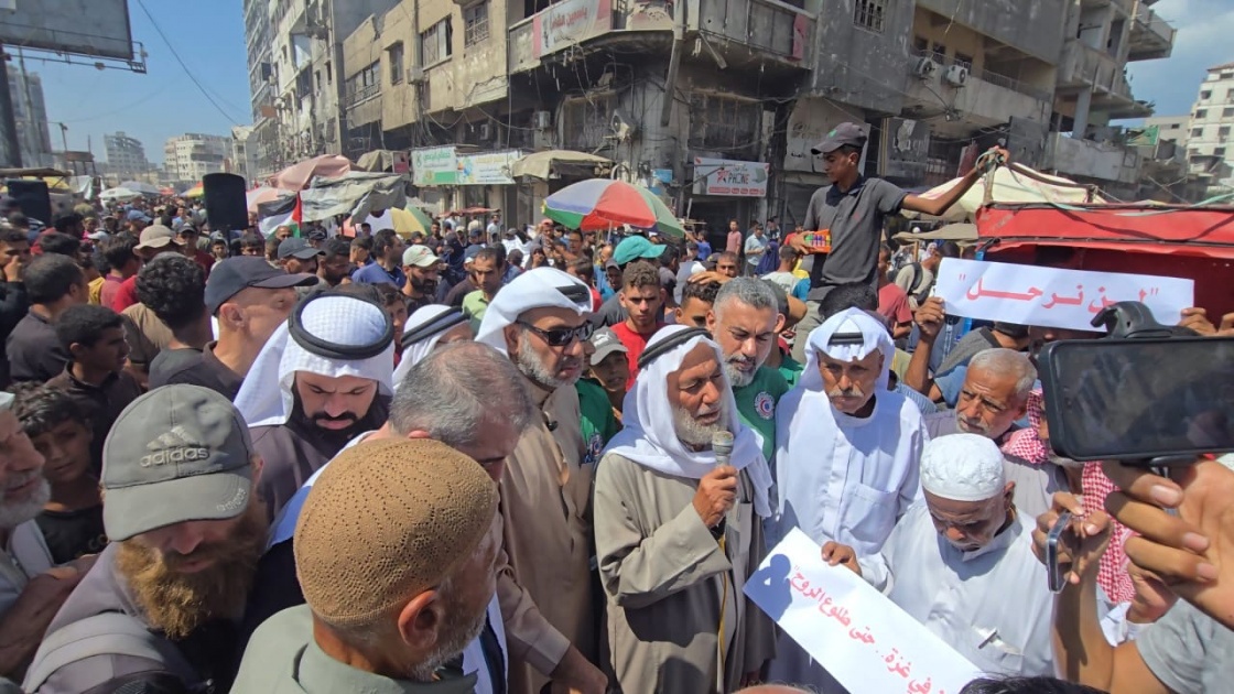 بالصور: أهالي غزة يرفضون مغادرتها بعد أوامر الإخلاء