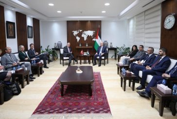 مصطفى يبحث مع وزير خارجية الدنمارك جهود وقف الحرب على غزة وتنفيذ حل الدولتين