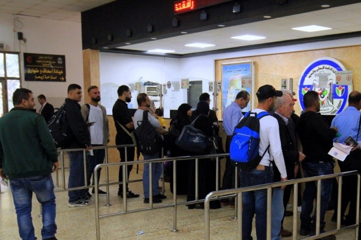 إدارة المعابر: معبر الكرامة يعمل حتى الـ1:30 ظهراً