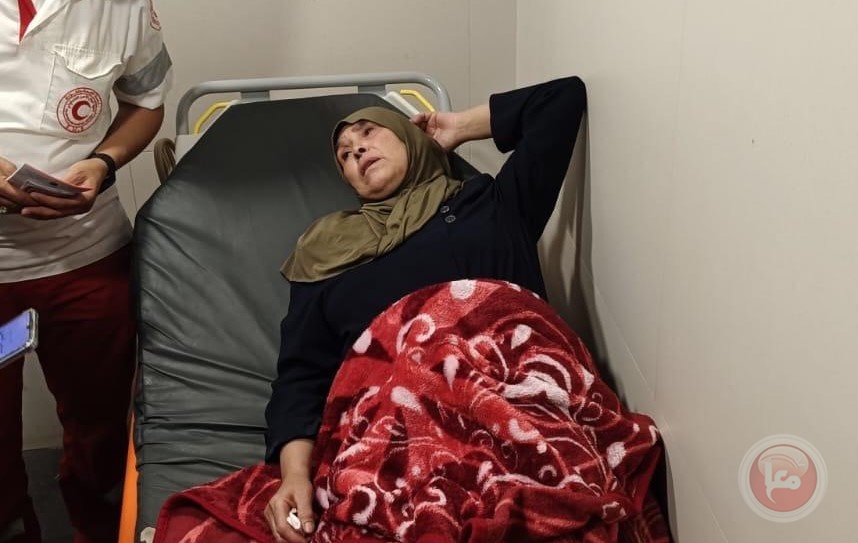 مستوطنون يهاجمون عائلة غرب الخليل وجيش الاحتلال يحتجزها لساعات