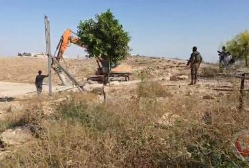 مستوطنون يدمرون شبكتي مياه وكهرباء في مسافر يطا والاحتلال يسلم أوامر هدم 5 منازل
