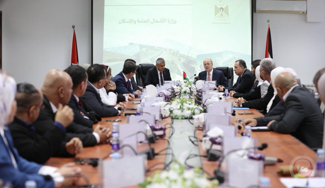 مصطفى يطلع على خطط وجاهزية وزارة الأشغال العامة والإسكان للعمل في قطاع غزة فور وقف العدوان