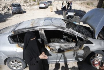 مستوطنون يحرقون مركبتين ويهاجمون منازل في صوريف