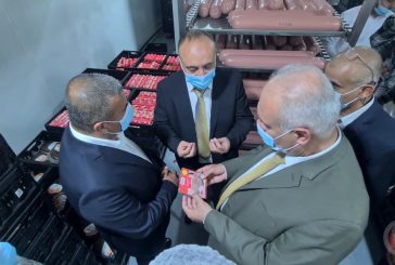 وزير الزراعة ومحافظ الخليل يفتتحان مصنع 