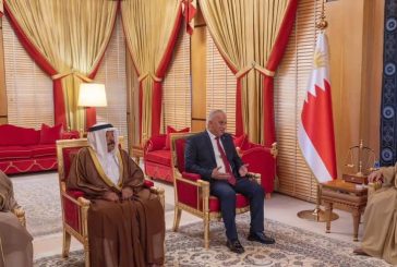 السفير عارف صالح يقدم أوراق اعتماده إلى العاهل البحريني