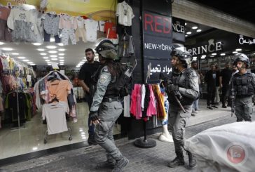 صور- الاحتلال يطلق قنابل غاز مسيل للدموع وسط الخليل بعد اجبار المحلات على الاغلاق