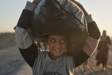 عودة أهالي غزة النازحين إلى منازلهم تتصدر الصحف العالمية