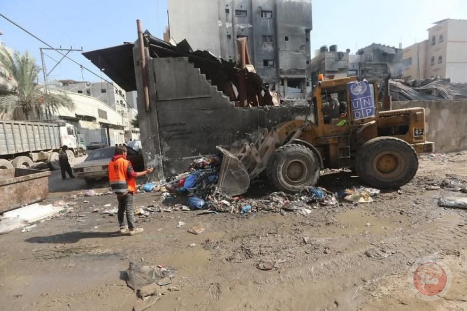 نحتاج لـ 250 آلية.. بلدية غزة: نقص الآليات ومواد البناء يعرقل عملنا