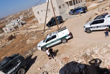 مستوطنون يهاجمون المزارعين ومساكنهم جنوب شرق يطا