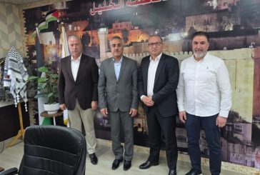 وفد اقتصادي يلتقي مدير مخابرات الخليل لبحث تأثير الاستقرار الأمني على الواقع الاقتصادي