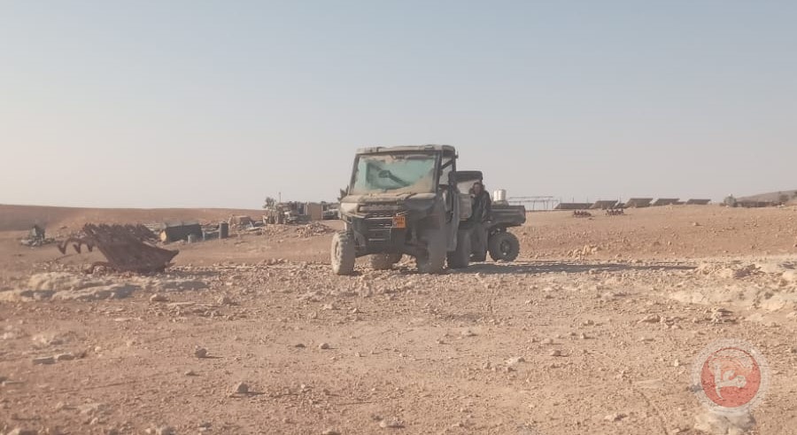 الاحتلال يُخطر بهدم منزل ومنشأة أغنام شرق يطا والمستوطنون يواصلون اعتداءاتهم