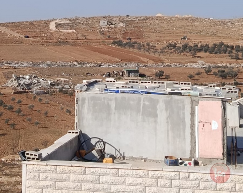تصعيد استيطاني في مسافر يطا.. اعتقال وسرقة وحراثة أراضٍ فلسطينية بالقوة