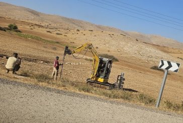 مستوطنون يسيجون أراضي زراعية في الأغوار الشمالية