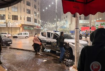 شرطة الخليل تنقذ عائلات علقت بمياه الأمطار في البلدة القديمة (صور)