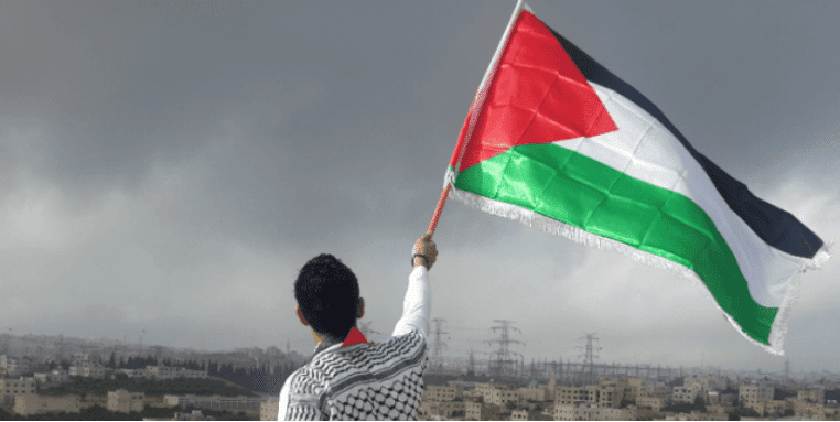الخارجية: التضامن مع شعبنا خطوة أساسية نحو تحقيق سلام عادل ودائم