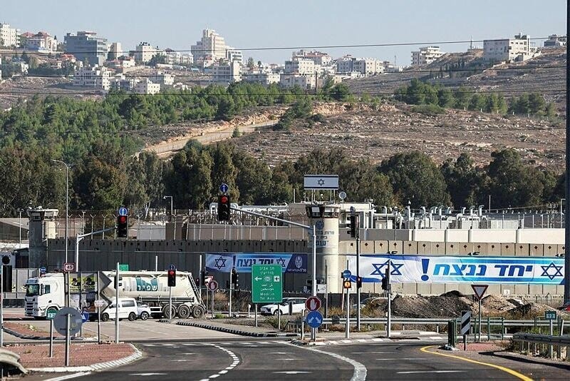 تقرير إسرائيلي: الأسرى الفلسطينيون يعانون جوعا حادا وظروفا صحية قاسية