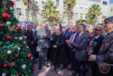 جامعة القدس تضيء شجرة الميلاد المجيد بحضور ديني ورسمي (صور)