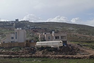 الاحتلال يداهم منازل في الجوايا ويعتدي على السكان شرق يطا