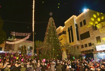 الوزير الحايك يضيء شجرة الميلاد في مدينة بيت جالا