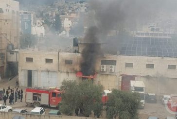 إطفائية بلدية الخليل تُخمد حريقاً في مول تجاري بالمنطقة الجنوبية من المدينة
