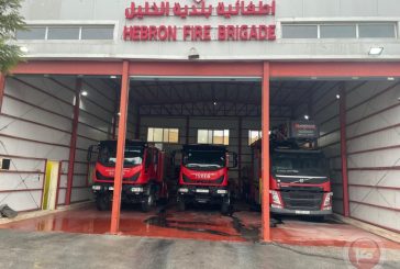 حادثان منفصلان- إطفائية بلدية الخليل تخمد نيرانًا اندلعت في 3 مركبات وحافلة نقل طلاب