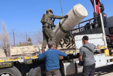 الاحتلال يصادر أعمدة حجرية أثرية في المزرعة الشرقية