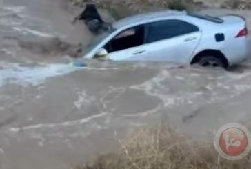 العثور على جثة يُشتبه بأنها تعود لشاب جرفته السيول جنوب الخليل