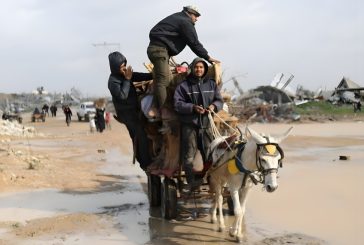 قوات الاحتلال تفتح مجرى وادي غزة وتغرق خيام النازحين