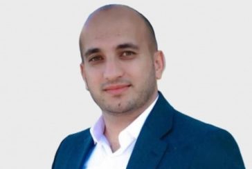 أكاديمي في 