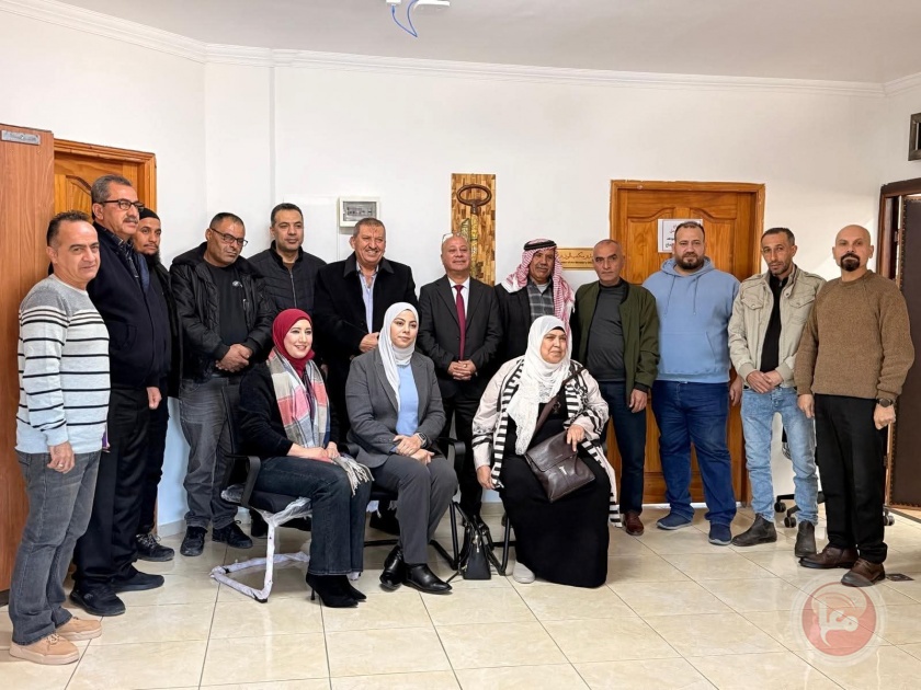 أبو هولي يلتقي اللجنة الشعبية لمخيم عين السلطان ويشيد بأدائها ويؤكد أهمية دور الأونروا