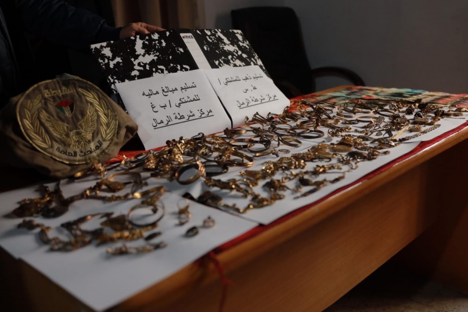 شرطة غزة تكشف ملابسات سرقة ١٨ كيلو ذهب وربع مليون دولار