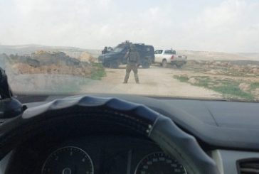 جيش الاحتلال يقتحم حواره بمسافر يطا ويحتجز المواطنين بعد اعتداء مستوطنين