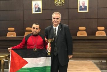 سفير دولة فلسطين في تونس يستقبل العداء الدولي سامي أسعد نتيل