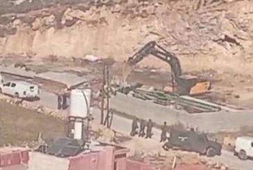 الاحتلال يهدم منشآت زراعية ويجرف أراضٍ في قرية بيرين جنوب شرق الخليل