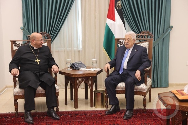 الرئيس عباس يهنئ مطران الكنيسة الانجيلية اللوثرية في فلسطين والأردن باستلام مهامه