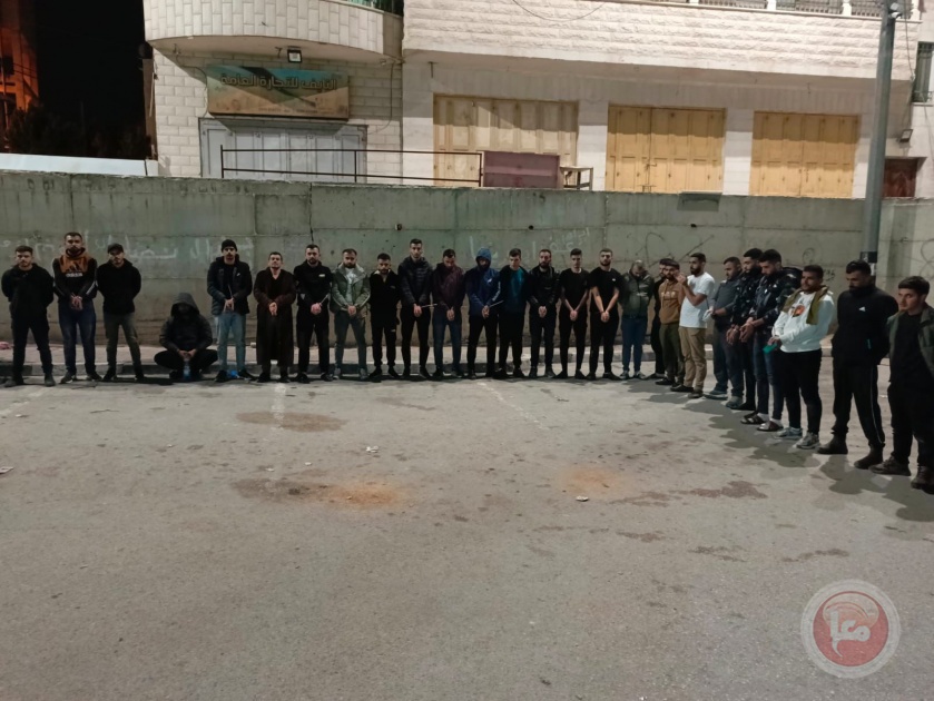 الاحتلال يقتحم يطا ويحتجز عشرات المواطنين بينهم طواقم إسعاف
