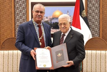 الرئيس يمنح القائد الوطني الكبير محمد بركة قلادة الكنعانيين الكبرى