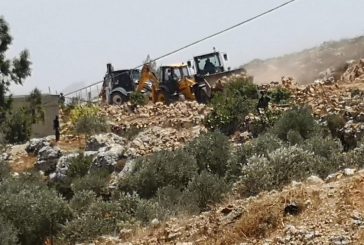 جرافات الاحتلال تواصل تجريف أراضي واد البير غرب سلفيت