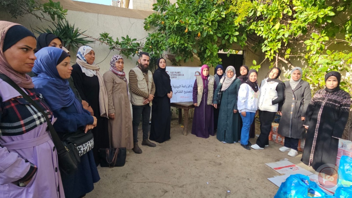 غزة.. مركز الديمقراطية يختتم دورة الزراعة البيئية والتصنيع الغذائي للسيدات