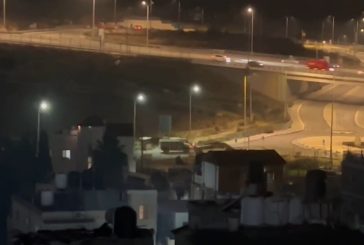 قنابل الغاز تخنق أهالي العروب... والاحتلال يقتحم بيت أمر ويحتجز شباناً