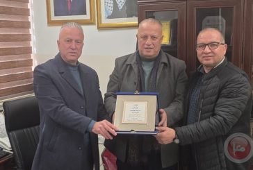 بحث تسهيل الإجراءات على معبر ترقوميا بين الشؤون المدينة وغرفة الخليل