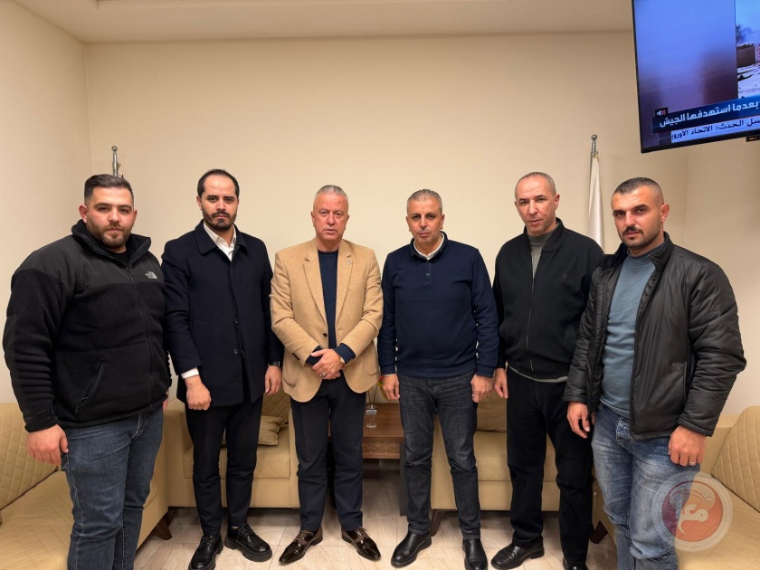 وفد من رجال الأعمال يلتقي مدير الاستخبارات العسكرية بالخليل لبحث الوضع الاقتصادي