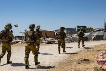 جيش الاحتلال يقتحم عشرات المنازل في قرية المجاز بمسافر يطا