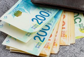 الدولار يواصل الارتفاع: اسعار العملات والمعادن