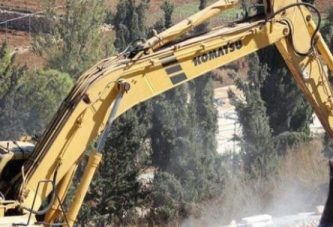 القدس : الاحتلال يهدم بناية سكنية في صور باهر