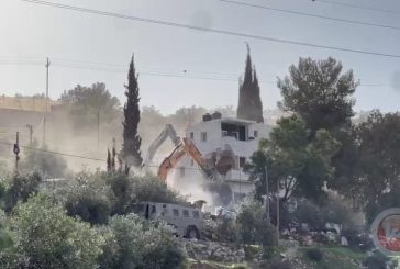 الاحتلال يهدم منزلا مكونا من 3 طوابق بترقوميا واصابة 4 مواطنين بالاختناق
