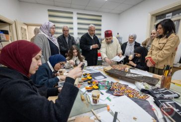 بمشاركة حرفيين مغاربة: 