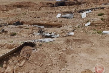 الاحتلال يهدم مساكن جنوب الخليل ويشرد عائلة 