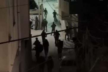 اقتحام واسع لمخيم الفوار وتفتيش عشرات المنازل